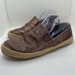 Seven7 "Cape Azul" platinum snakeskin espadrille slip-on shoes. Sz 7
